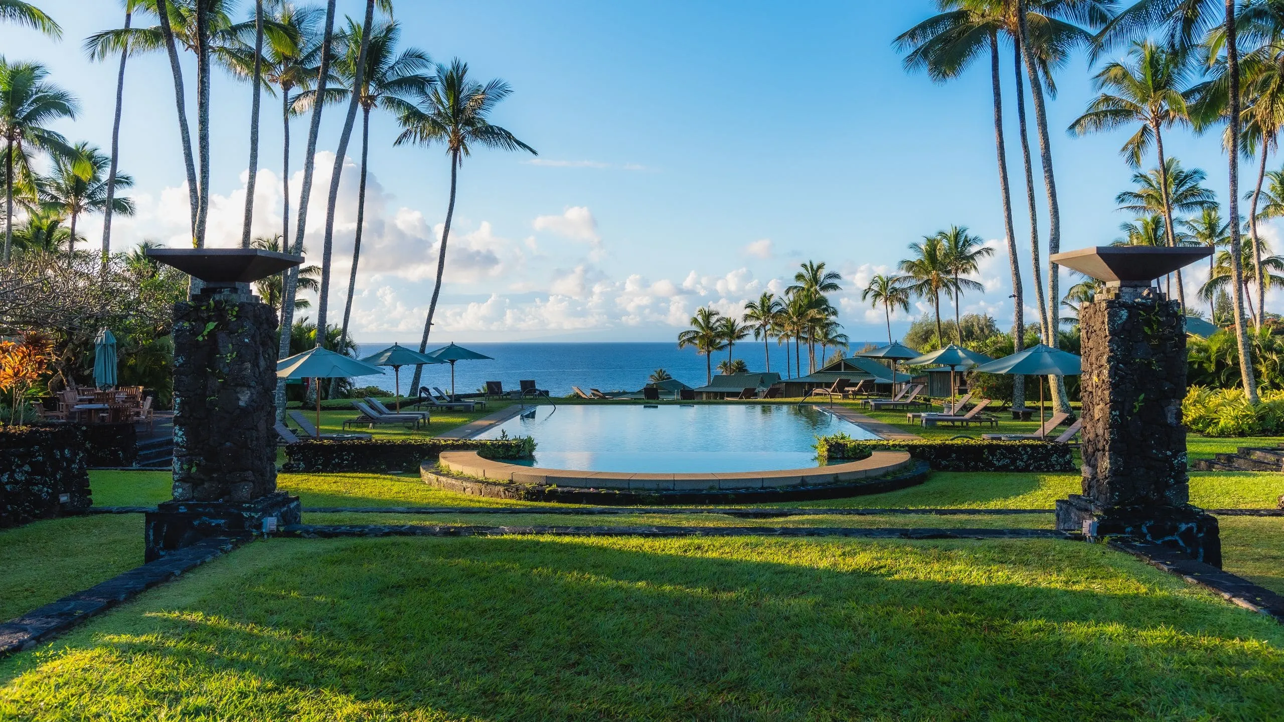 where to stay in maui - hana