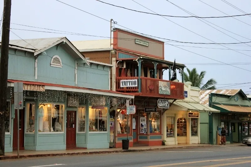 where to stay in maui - paia