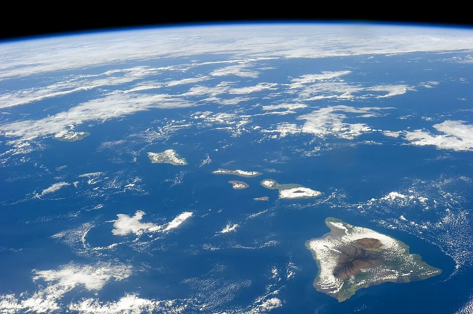 Hawaiian Islands as seen from the International Space Station. Courtesy of NASA (Public Domain).