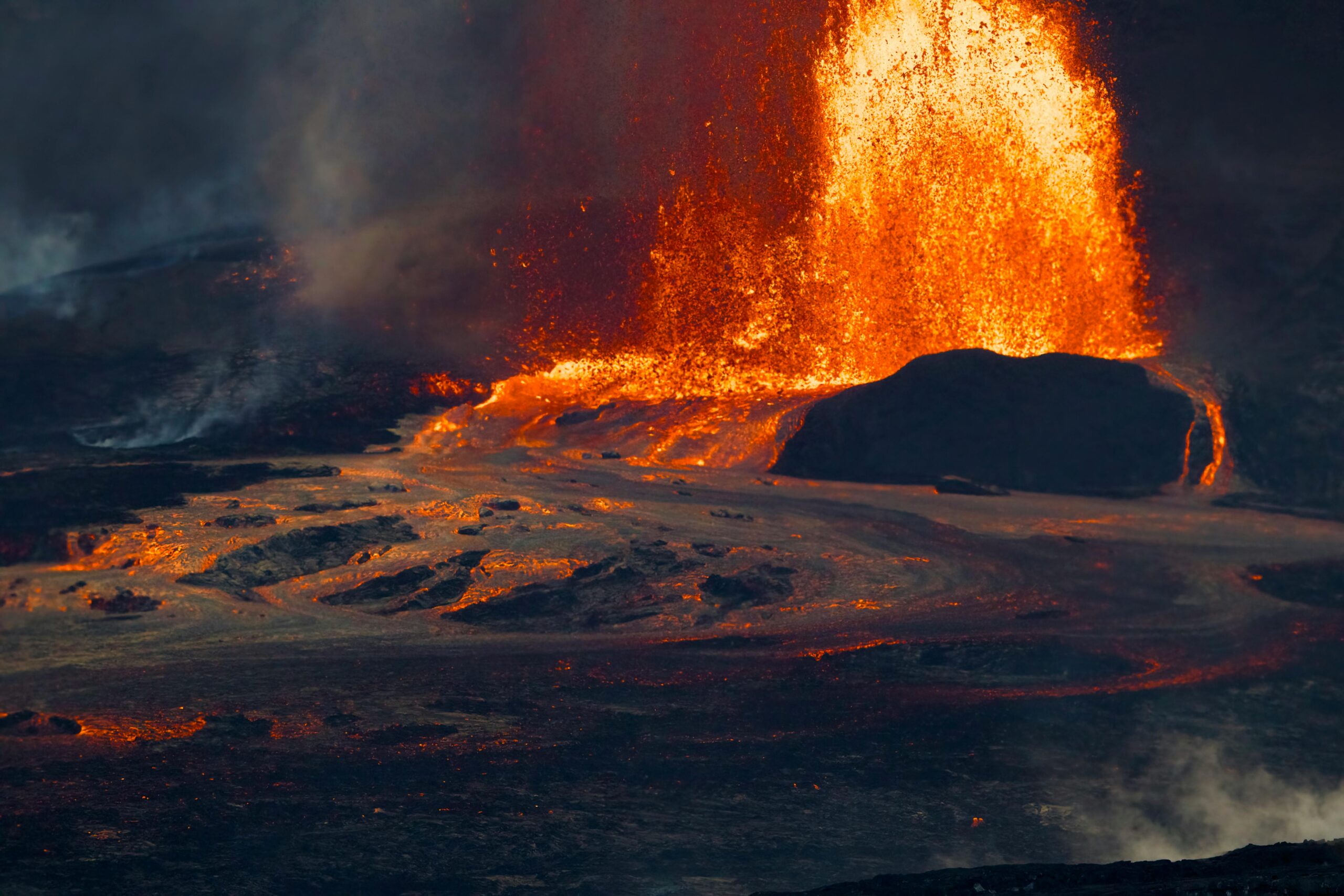 hawaii volcanoes - Explosive Eruption at Hawaii Volcanoes National Park - Photo by James Lee, via Pexels
